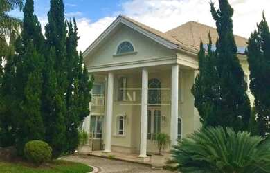 Imagem: A casa em condomínio possui 5 Dormitórios, 5 Banheiros, 5