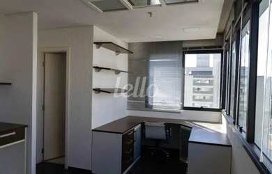 Imagem: O depósito possui 1 Vaga na garagem, 30m² de Área e está