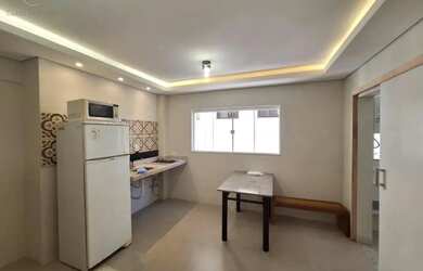 Imagem: O apartamento possui 1 Dormitório, 1 Banheiro, 2 Vagas na garagem