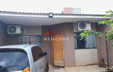 Imagem: A casa possui 2 Dormitórios, 2 Banheiros, 2 Vagas na garagem