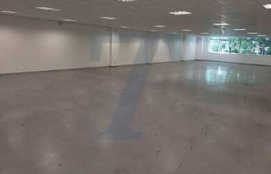 Imagem: O depósito possui 5 Vagas na garagem e 1804m² de Área e está