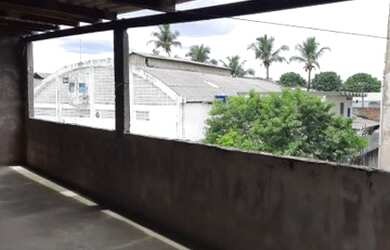 Imagem: A casa possui 1 Dormitório, 1 Banheiro, 1 Vaga na garagem