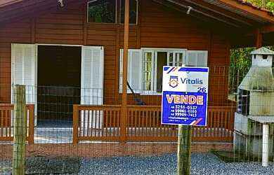 Imagem: A casa possui 2 Dormitórios, 1 Banheiro, 325m² de Área e