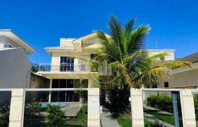 Imagem: A casa possui 5 Dormitórios, 3 Banheiros, 3 Vagas na garagem