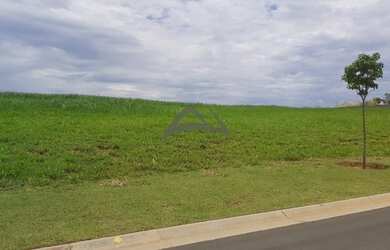 Imagem: O terreno possui 41527m² de Área e está localizado em Loteamento