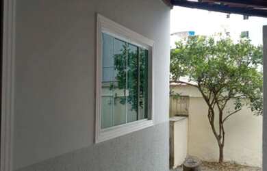 Imagem: A casa possui 3 Dormitórios, 2 Banheiros, 5 Vagas na garagem