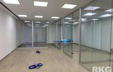 Imagem: O depósito possui 4 Vagas na garagem, 125m² de Área e está