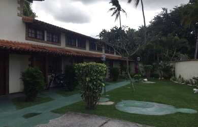 Imagem: A casa possui 1 Dormitório, 2 Banheiros, 1 Vaga na garagem