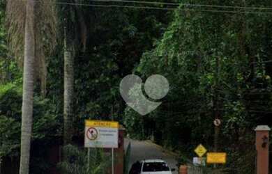 Imagem: A casa possui 2 Dormitórios, 3 Banheiros, 2 Vagas na garagem