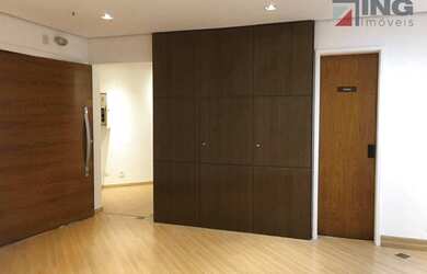 Imagem: O depósito possui 5 Vagas na garagem, 120m² de Área e está