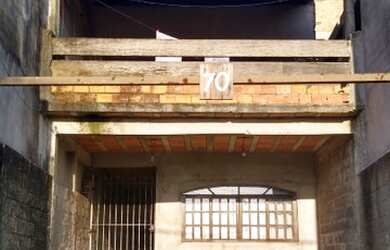 Imagem: A casa possui 3 Dormitórios, 2 Banheiros e 125m² de Área