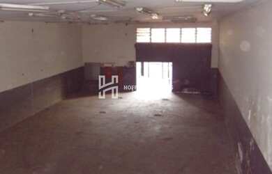 Imagem: O depósito possui 5 Vagas na garagem, 1.100m² de Área e