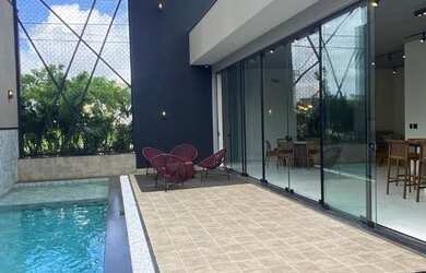 Imagem: A casa em condomínio possui 3 Dormitórios, 4 Banheiros, 2