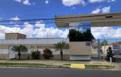 Imagem: A casa em condomínio possui 2 Dormitórios, 2 Banheiros, Piscina