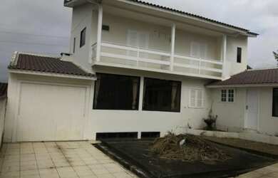 Imagem: A casa possui 3 Dormitórios, 1 Banheiro, 1 Vaga na garagem