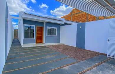 Imagem: A casa possui 2 Dormitórios, 1 Banheiro, 2 Vagas na garagem