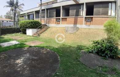 Imagem: A casa possui 5 Dormitórios, 5 Banheiros, 5 Vagas na garagem