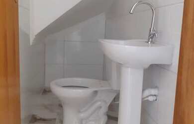 Imagem: A casa em condomínio possui 2 Dormitórios, 2 Banheiros, 1