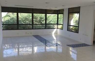 Imagem: O depósito possui 1 Vaga na garagem, 65m² de Área e está