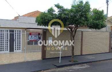 Imagem: A casa possui 2 Dormitórios, 2 Banheiros, 2 Vagas na garagem