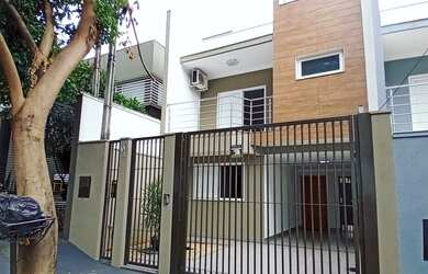 Imagem: A casa possui 4 Dormitórios, 4 Banheiros, 3 Vagas na garagem