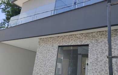 Imagem: A casa em condomínio possui 4 Dormitórios, 5 Banheiros, 1