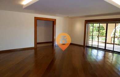 Imagem: A casa possui 5 Dormitórios, 5 Banheiros, 5 Vagas na garagem