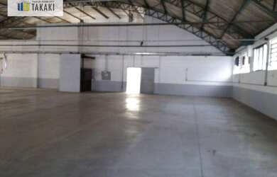 Imagem: O depósito possui 5 Vagas na garagem e 2720m² de Área e está