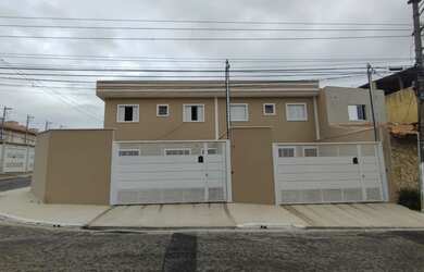 Imagem: A casa possui 2 Dormitórios, 2 Banheiros, 3 Vagas na garagem