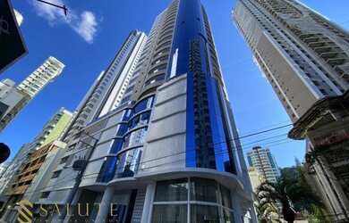 Imagem: O apartamento possui 4 Dormitórios, 2 Banheiros, 4 Vagas na