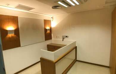 Imagem: O depósito possui 2 Vagas na garagem, 104m² de Área e está