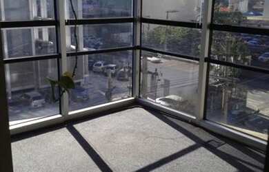 Imagem: O depósito possui 5 Vagas na garagem e 270m² de Área e está