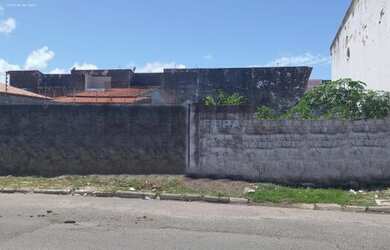 Imagem: O terreno possui 617m² de Área e está localizado em Atalaia