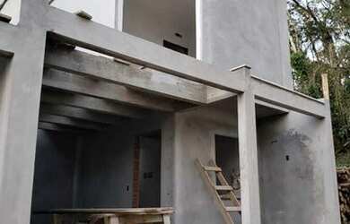 Imagem: A casa possui 2 Dormitórios, 2 Banheiros, 1 Vaga na garagem