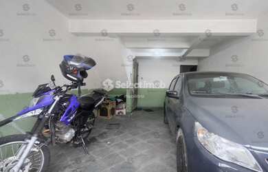 Imagem: A casa possui 1 Dormitório, 1 Banheiro, 1 Vaga na garagem