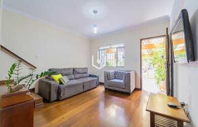 Imagem: A casa possui 3 Dormitórios, 3 Banheiros, 1 Vaga na garagem