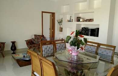 Imagem: A casa possui 3 Dormitórios, 4 Banheiros, 302m² de Área e