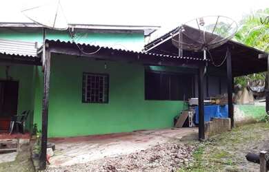 Imagem: A casa possui 3 Dormitórios, 2 Banheiros, 1 Vaga na garagem