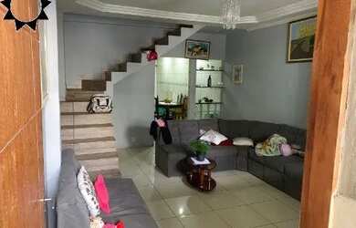 Imagem: A casa possui 3 Dormitórios, 2 Banheiros, 1 Vaga na garagem