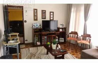 Imagem: A casa possui 3 Dormitórios, 1 Banheiro, 3 Vagas na garagem