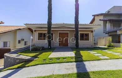 Imagem: A casa em condomínio possui 5 Dormitórios, 2 Banheiros, 543m²