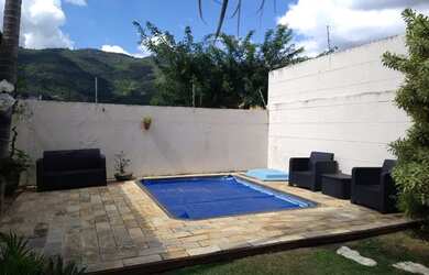 Imagem 3: Casa térrea. Piscina, Guarda roupa, Lareirae2 Vagas na garagem