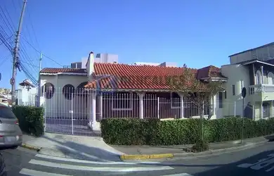 Imagem: A casa possui 2 Banheiros, 250m² de Área e está localizado