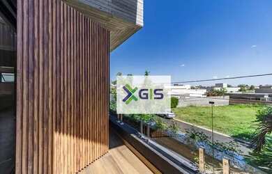 Imagem: A casa possui 4 Dormitórios, 5 Banheiros, 4 Vagas na garagem