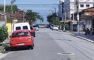 Imagem: A casa possui 1 Dormitório, 2 Vagas na garagem e está localizado