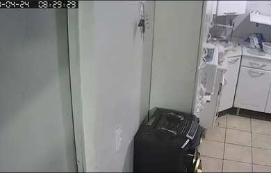 Imagem 4: Troco por outra casa. Varanda, 4 Vagas na garageme2 Dormitórios