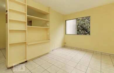 Imagem: O apartamento possui 3 Dormitórios, 1 Banheiro, 1 Vaga na garagem