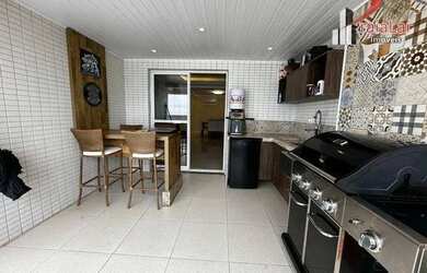 Imagem: O apartamento possui 4 Dormitórios, 5 Banheiros, 3 Vagas na