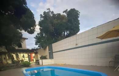 Imagem: A casa possui 5 Dormitórios e 4 Vagas na garagem e está localizado