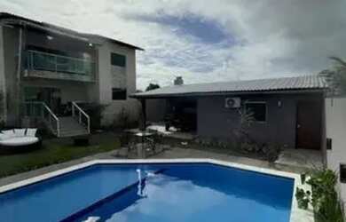 Imagem: A casa possui 4 Dormitórios, 1 Banheiro, 2 Vagas na garagem